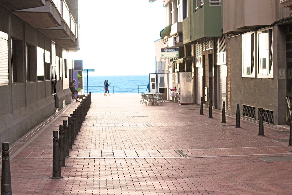 Nuestro piso 100-100: espacio de 100m2 y ubicado en 100m de la Playa