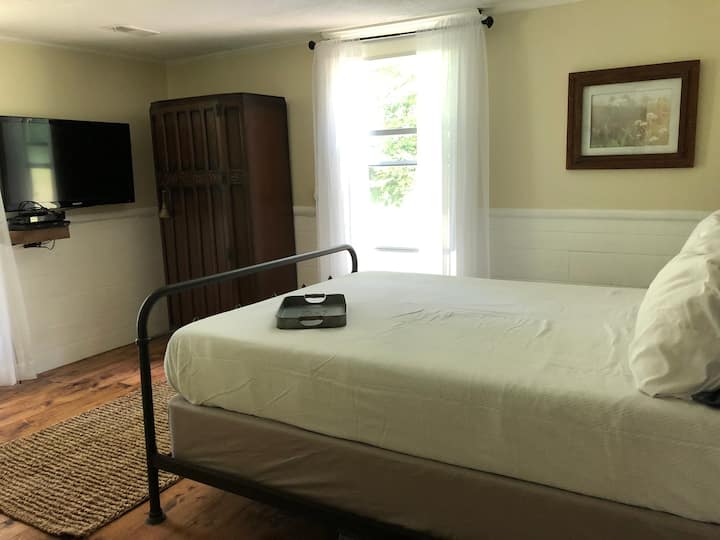 Chumba cha kulala cha malkia na TV. 