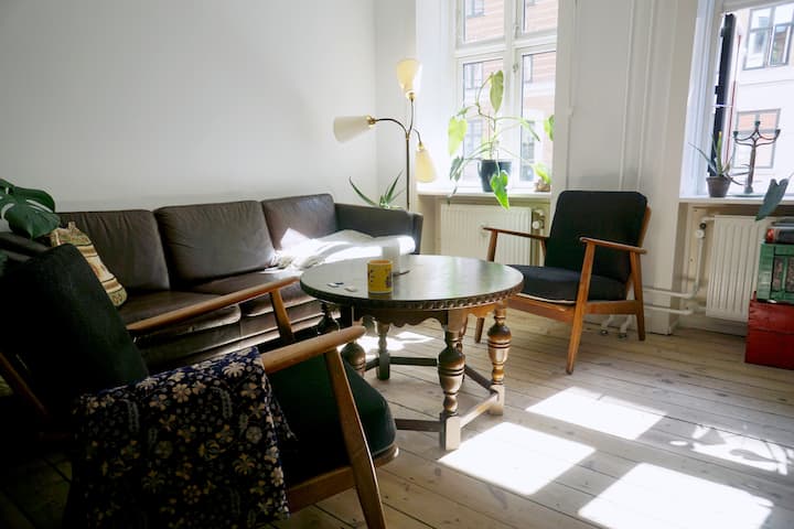 Მისაღები ოთახი და დასასვენებელი სივრცე :-)