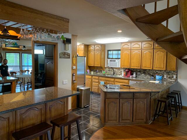 Boat House – Lake Front Marina Home gallery image 5