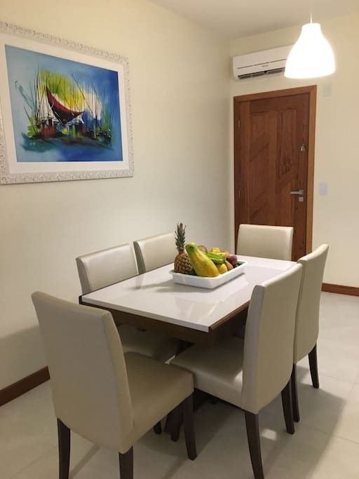 Sala de Jantar com mesa expansível