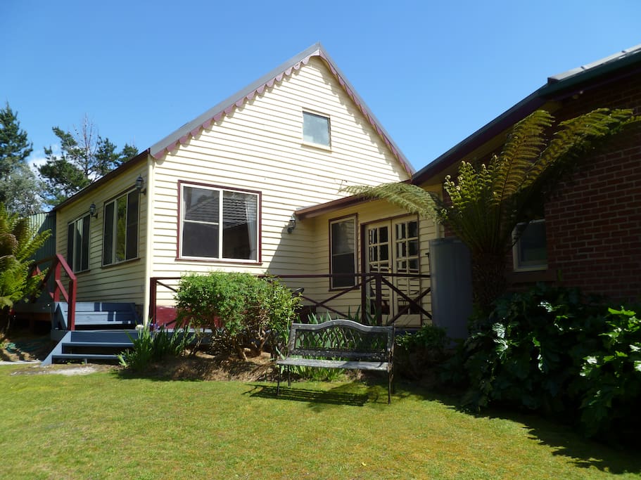 2 Bedroom Riverview Apartment & Gardens