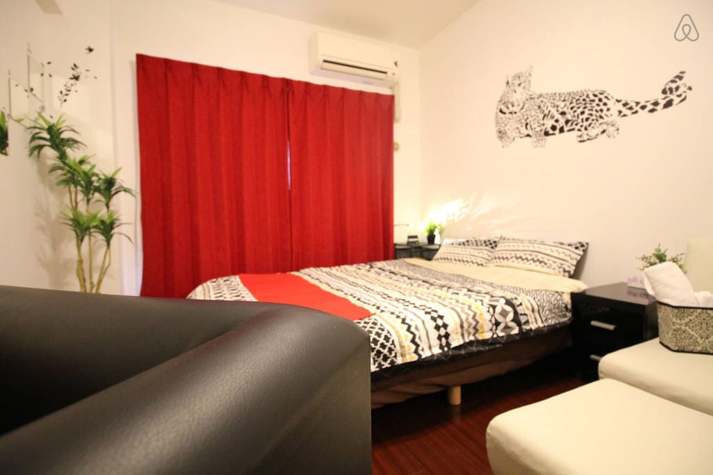 2人用ベッドでゆっくり寝てください。W bed is ready for you!