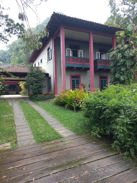 Popular Airbnb listing: Sunrise in the mountains and a fireplace at dusk in Petrópolis