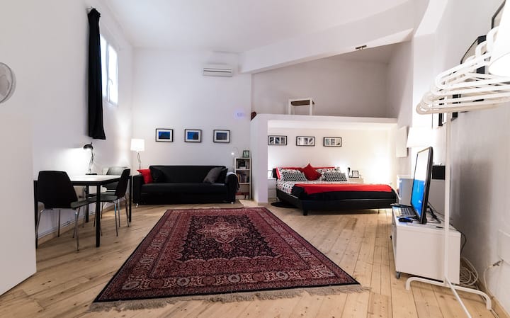 Loft with private bathroom near metro station