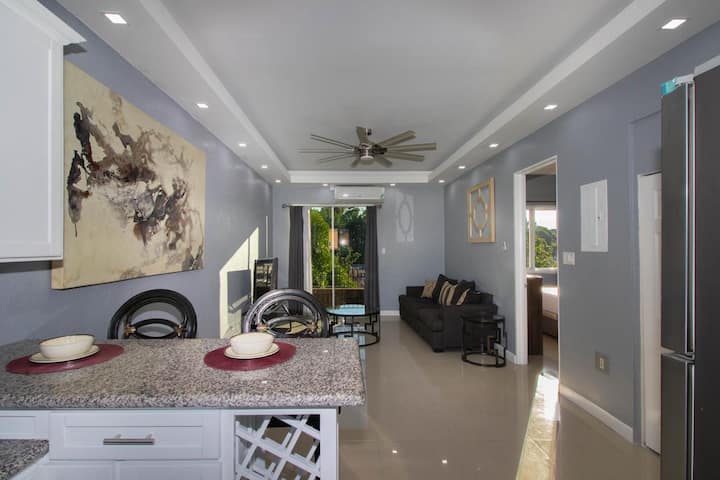 Luxury One Bed Room - Kingston