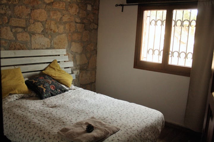 Can Sarolet, a bedroom