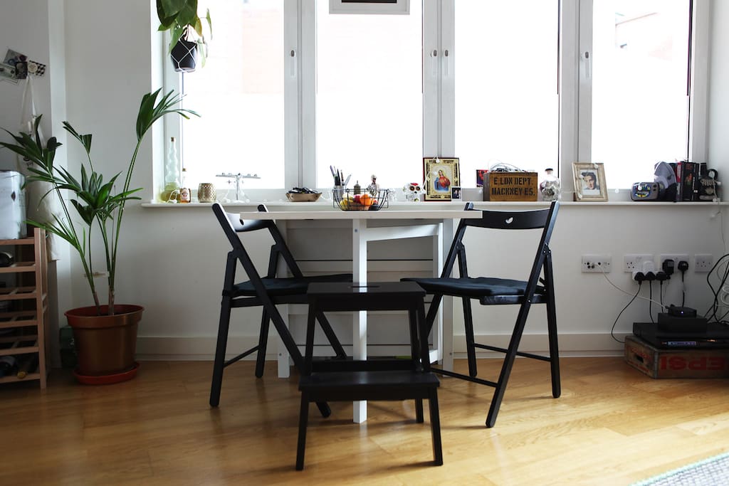 Kitchen table seats a cosy 2 or a boisterous 4.