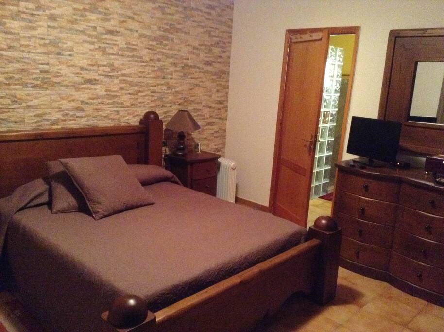 Primer dormitorio de la vivienda principal