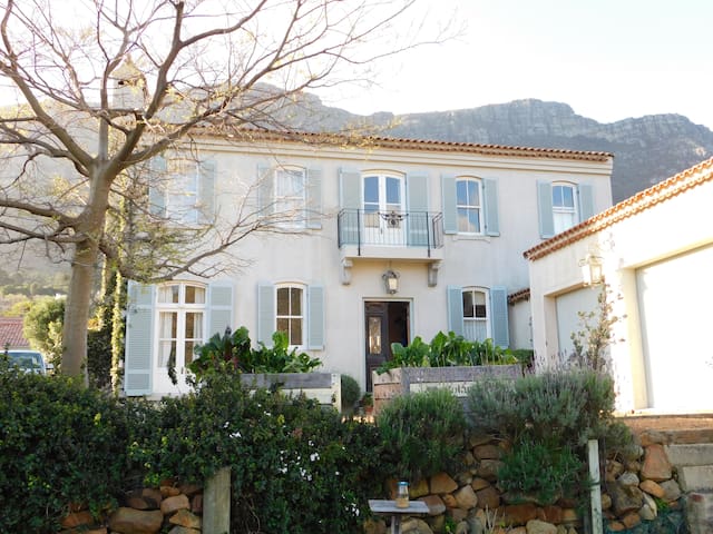 Spacious family home in security Estate gallery image 4