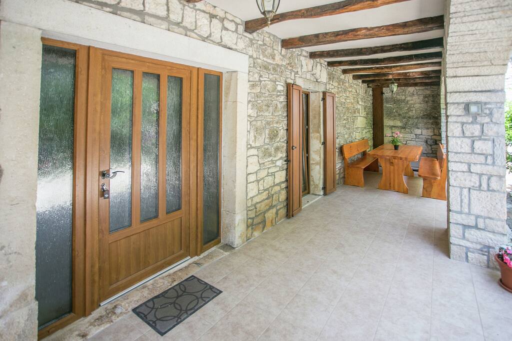 Entrance / Reception