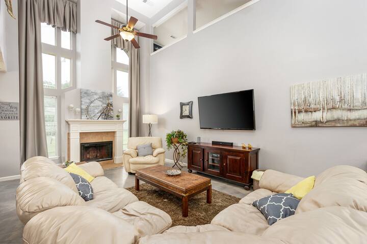 Symphony Home – Stockyards, AT&T, Globe Life Field gallery image 2