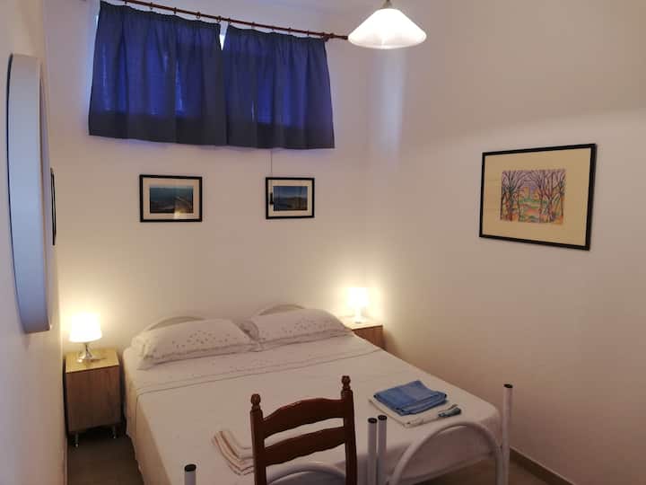 'Kamer 2' met twee eenpersoonsbedden die indien nodig kunnen worden samengevoegd.