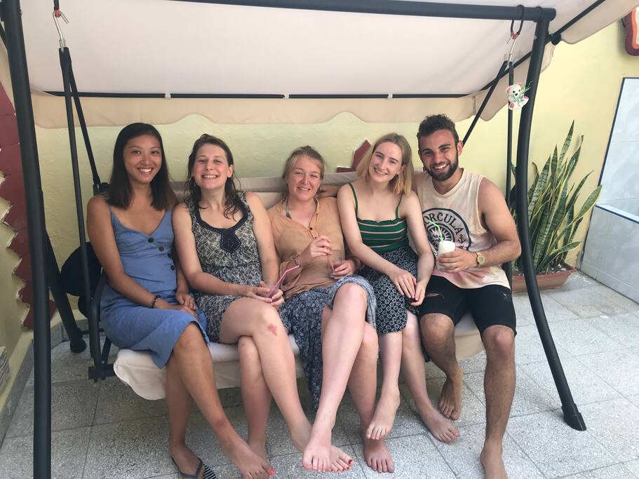 European friends after arriving from the beach to chat on our terrace./ Amigos europeos después de llegar de la playa conversar en nuestra terraza.