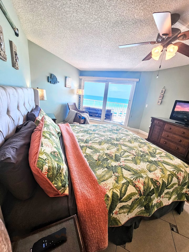 2 BR დააკვირდით ამ ოსტატის ხედებს!   Გაისეირნეთ არაგაბარიტულ აივანზე.   Ეს არის King Master აპარტამენტი.