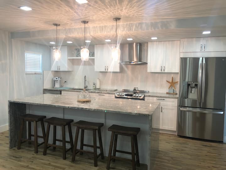 Tranquil Bayside 1br With Sunset Deck & Beach - The Bahamas