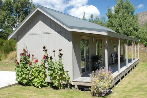 Modern Glenorchy Cottage - No cleaning fee
