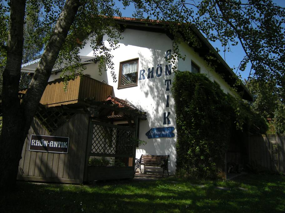 Das Haus "Rhön-Antik" am Eingang der Ferienanlage
RHÖN RESIDENCE.