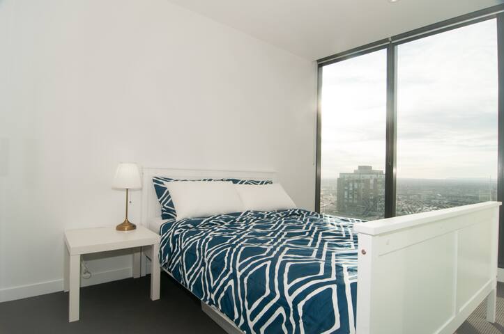 Sanitised* great view! CBD 2 bed apt free carpark gallery image 2
