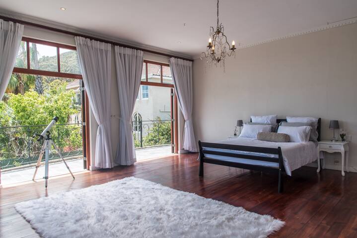 Luxury Family Home with a Playful Twist Fresnaye gallery image 5