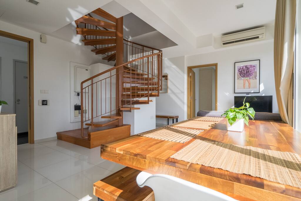 spacious living and dining area