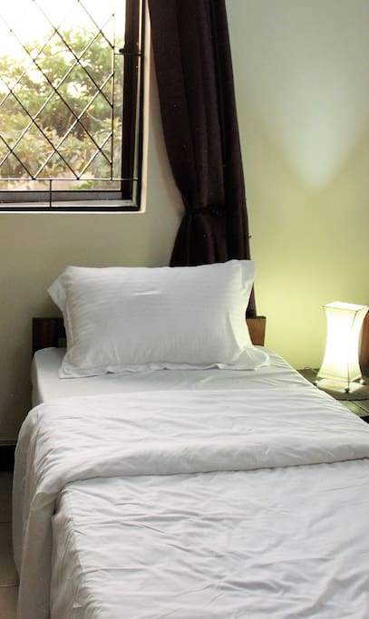 Budget Single Room with Shared Bathroom