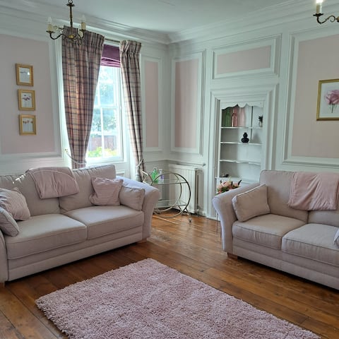 Dunham House | Large Historic House | Sleeps 18