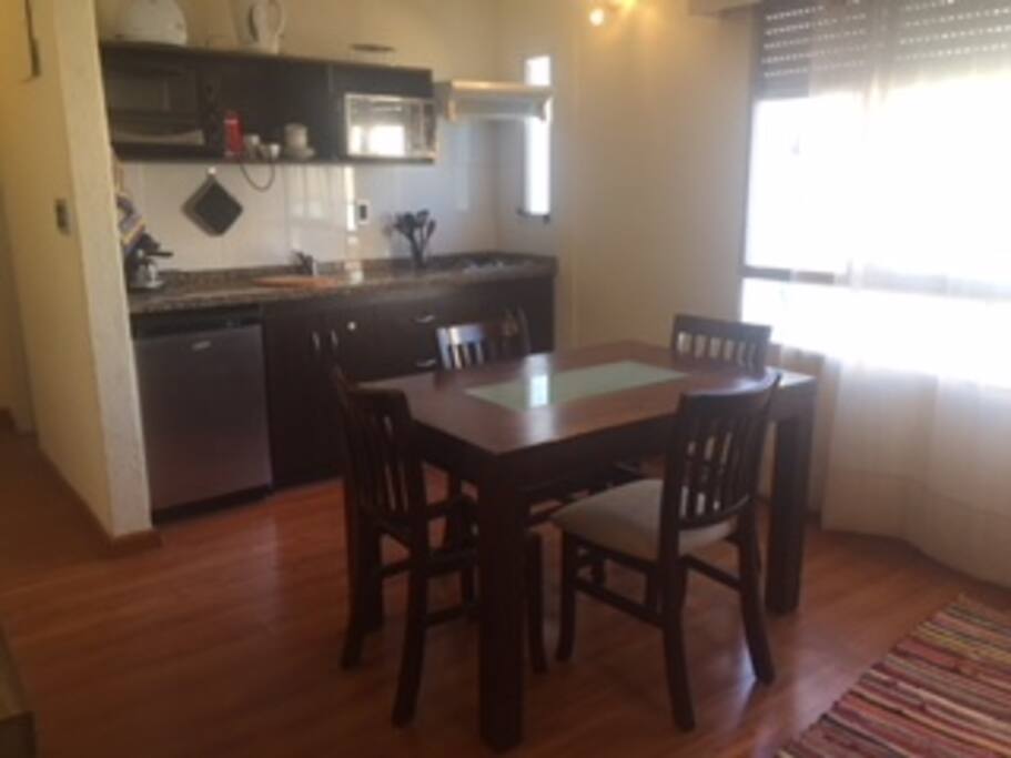 comedor con cocina integrada