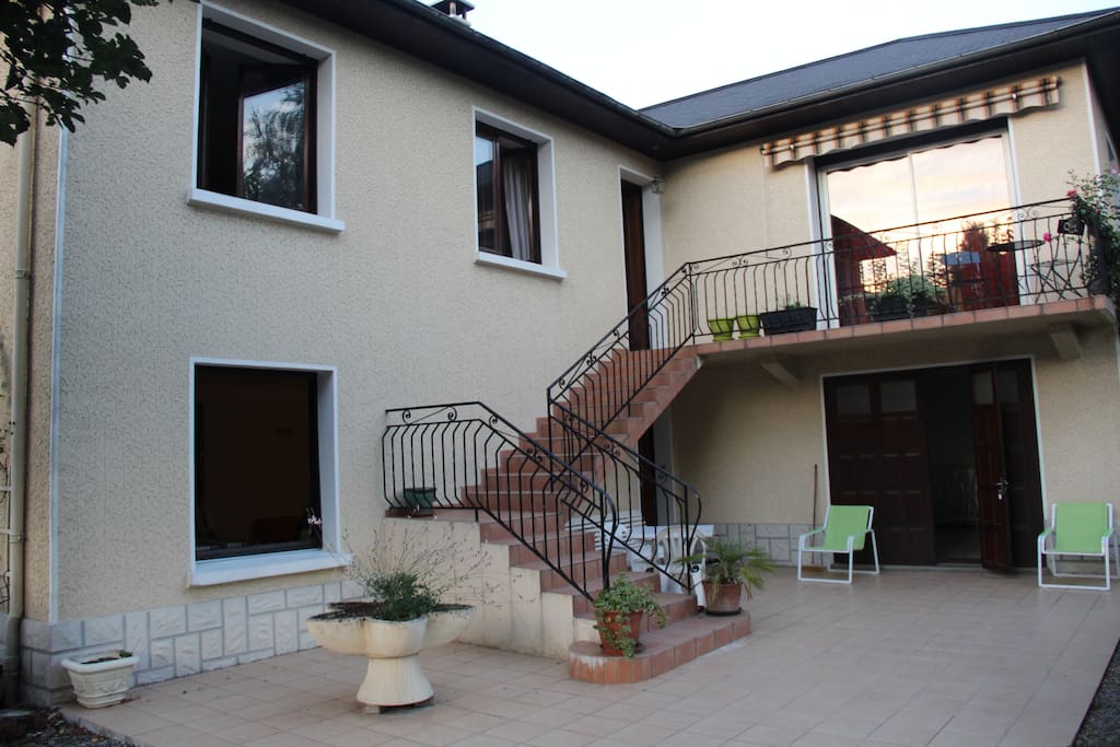 L'appartement est au RDC.