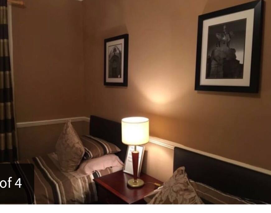 Twin bedroom