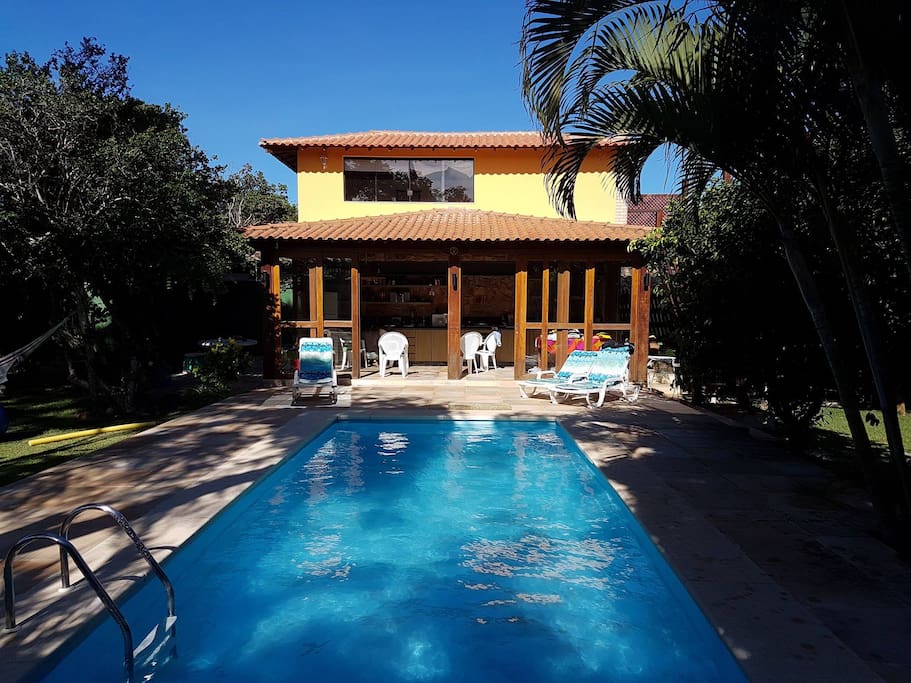 Piscina, espaço gourmet e suíte master