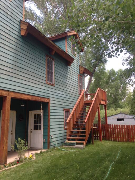 Side entrance up stairs from front yard