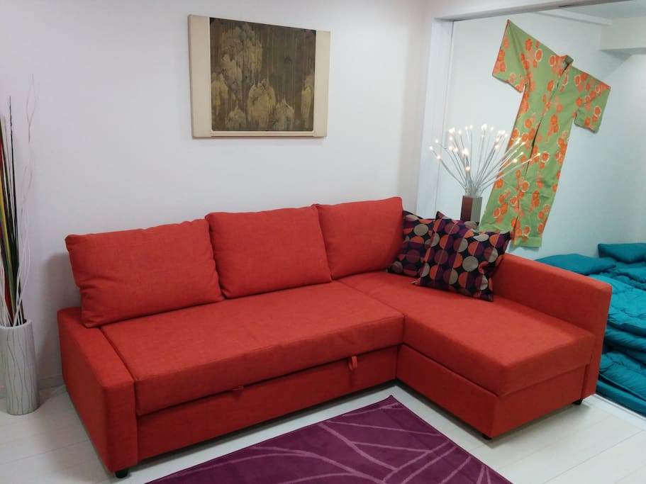 Sofabed is a double, 3 futons in front bedroom