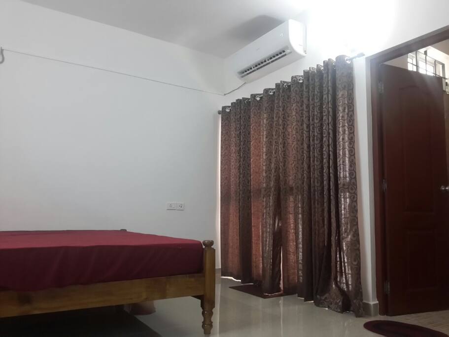 Bed room with king size bed