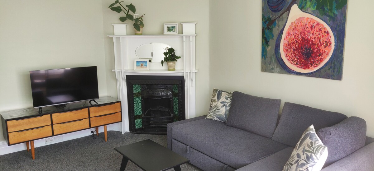 Lounge - zimi će vam uvijek biti toplo uz naše potpuno cijevano podno grijanje.  Možete uživati u gledanju filma dok gostima pružamo pristup Netflixu.