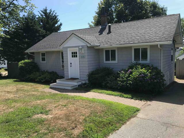 “The Cottages” Middletown/East Newport 3 cottages gallery image 2