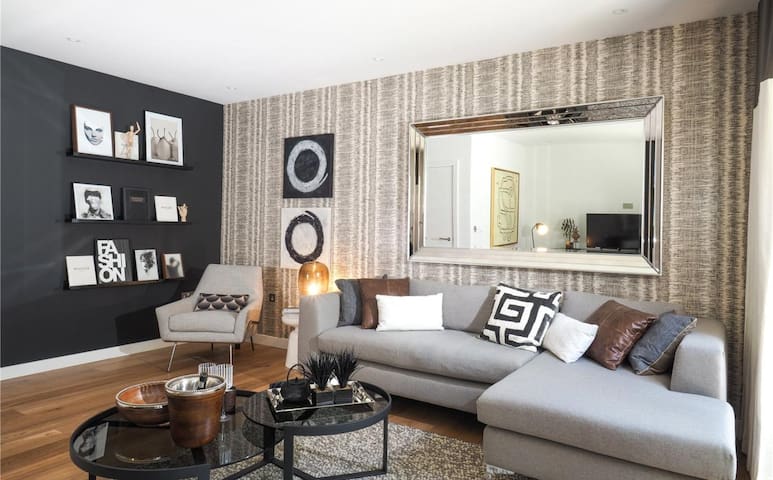 Monarch Square Townhouse VI.