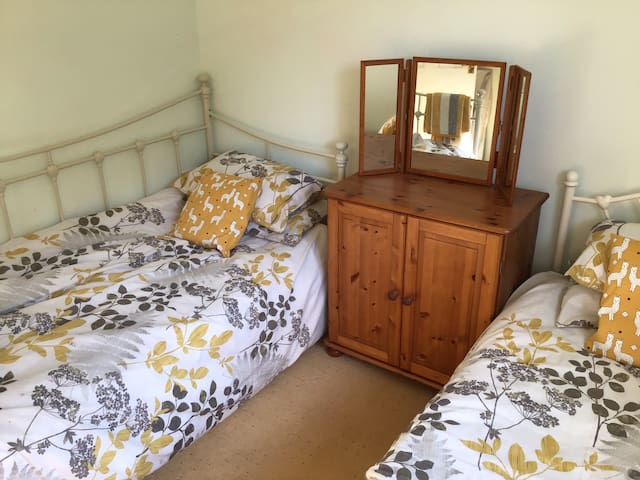 2 singles (double room available if not booked)
