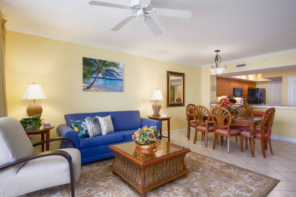 Living area features Queen sofa sleeper