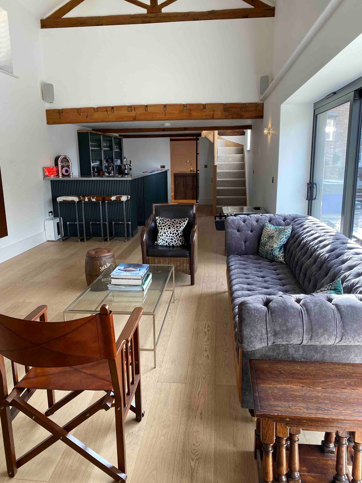 Successful Airbnb property: Amazing unique four bedroom barn in South Oxfordshire