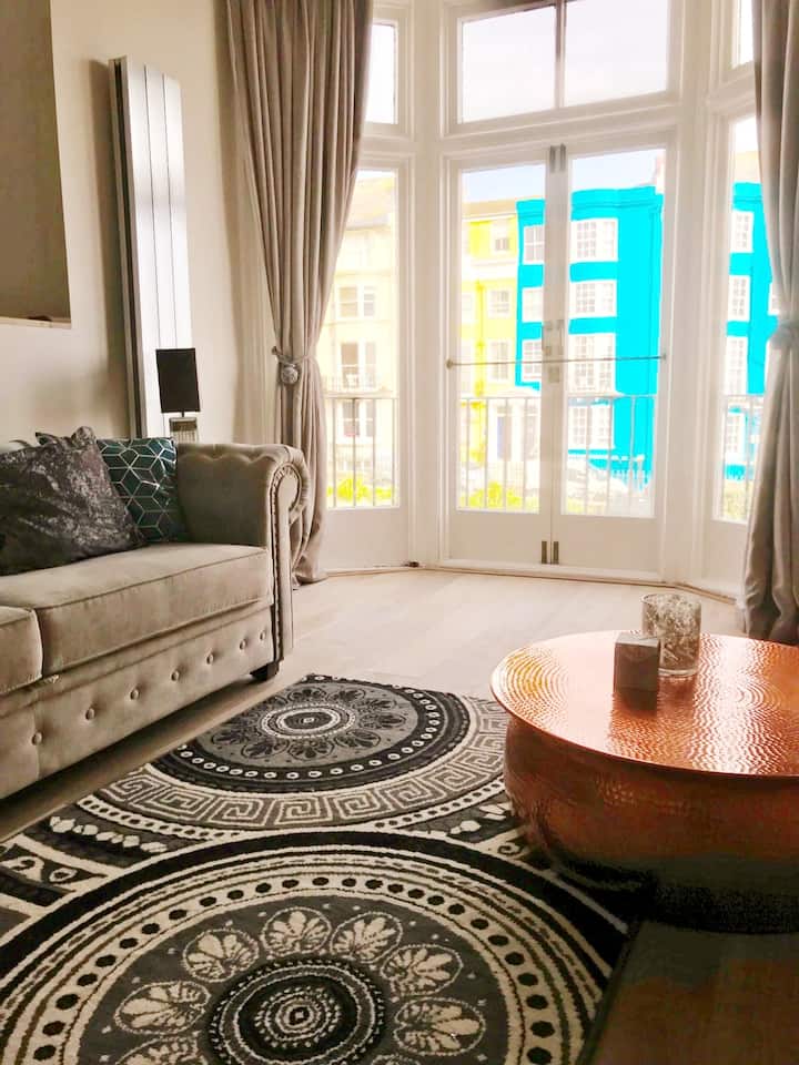 Central Seafront Flat - Modern Interior - Brighton