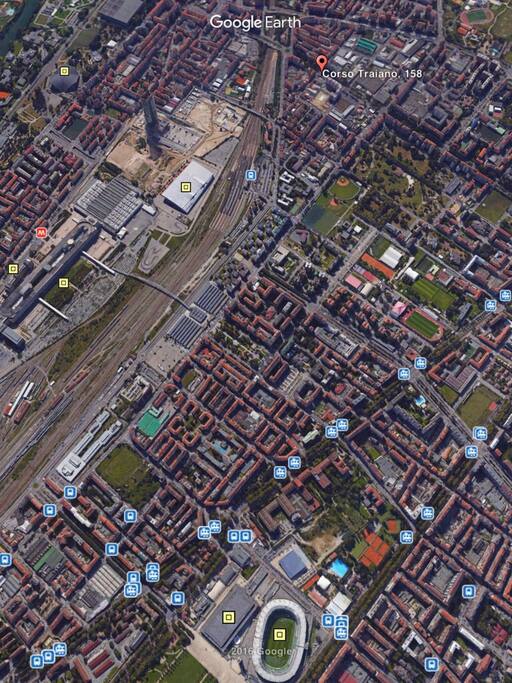 A pochi passi ipermercato, supermercato, discount, farmacia, caffetteria, pizza take away; ristoranti cinesi, italiani, pizzerie in zona.
Poco distante da Stazione Ferroviaria e Stadio Olimpico.
Parcheggio gratuito in zona.