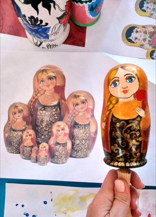 Show full-screen, host-provided image