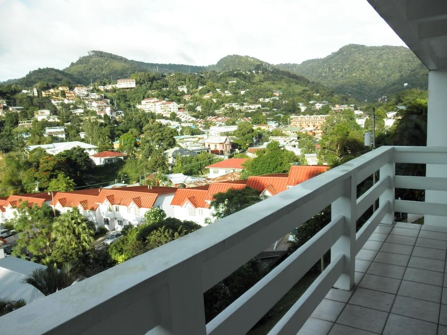 Amazing View of Cascade from Large Spacious Balcony.
WIFI accessible everywhere in the apartment.