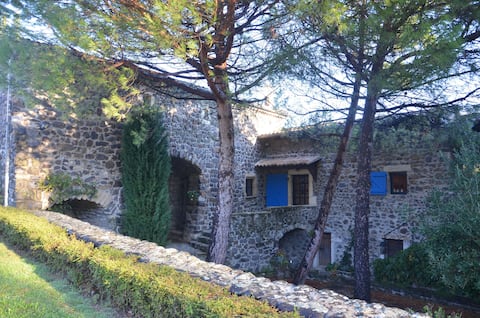 Gîte/Apartment: Domaine Insolite du Petit Moras