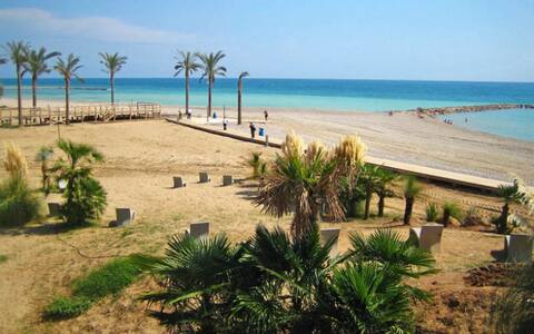 VILLA PEPITA I, 1st Beach Line