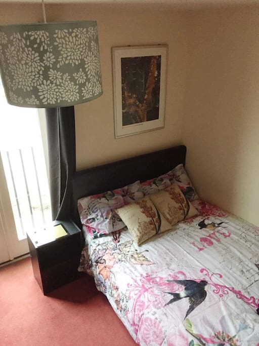 A very nice room in a large clean house, very quiet area which i liked.
Will be coming back if i am to work in this area again..- John *****