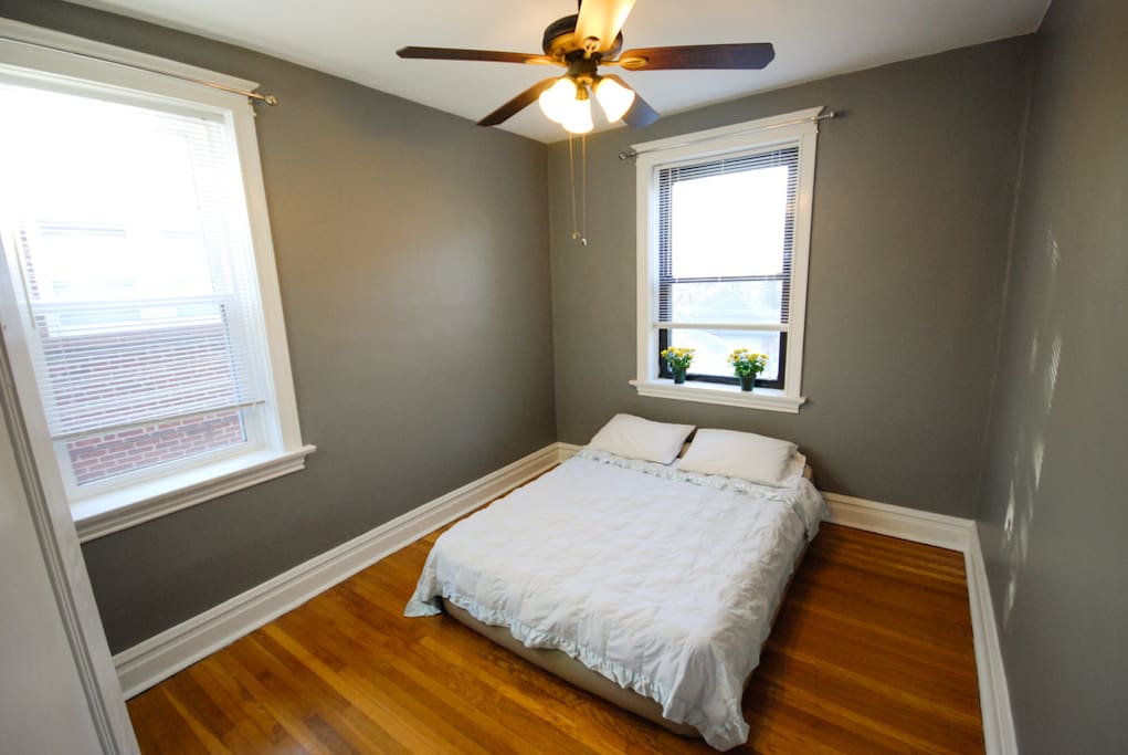 2nd bedroom w air mattress