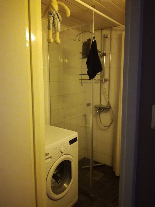 taloyhtiössä lisäksi pyykinkuivaushuone