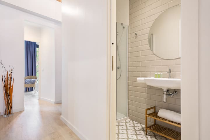 BIG SUNNY apartment with FREE WIFI gallery image 2